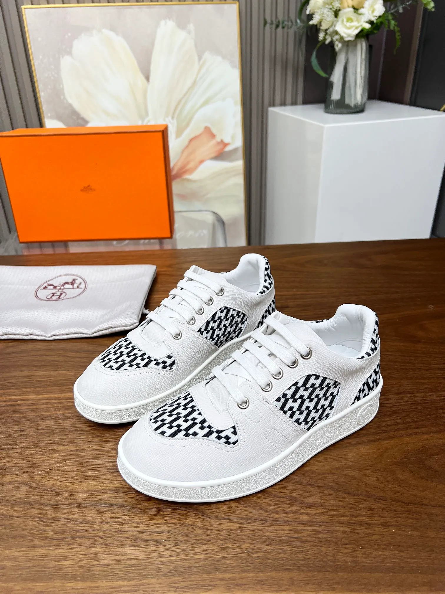 👟👟Ex-factory price 520👟👟 🔥🔥🔥French direct mail HERMES/Hermès flat fashion sports and casual shoes Korean style lace-up mesh lightweight! ! Breathable and comfortable, standard size 35/40 (41 can be customized and will not be returned)